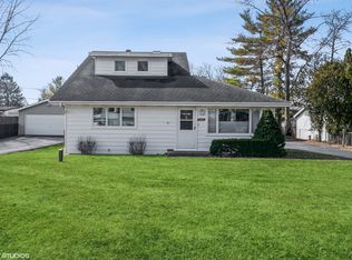 2101 Fairfield Rd, Lindenhurst, IL 60046