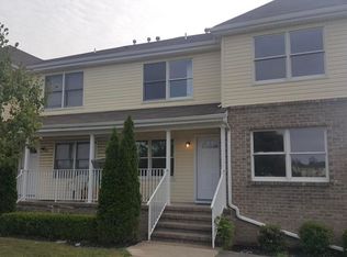 1 Rena Ln, Lakewood, NJ 08701