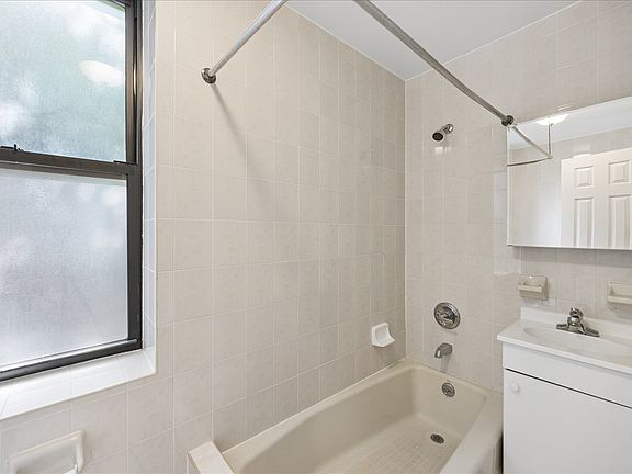 5th image of 29 Spring St APT 4