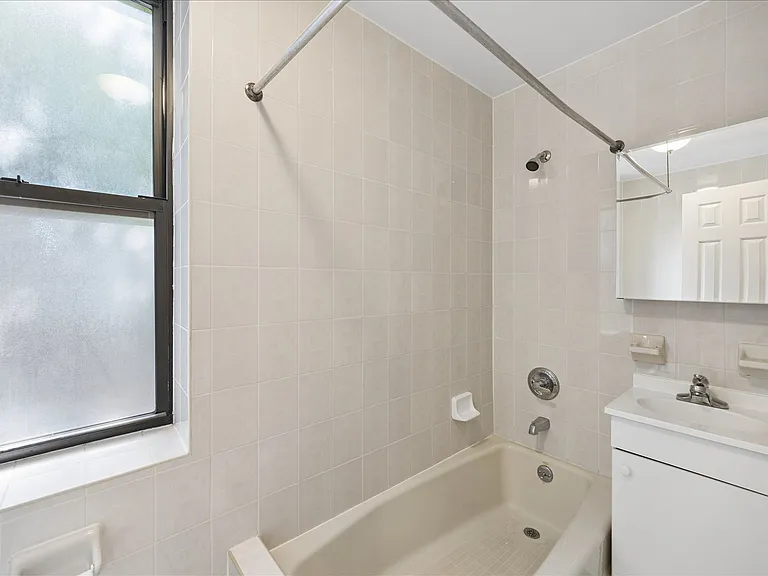 29 Spring St #4 — Photo 5