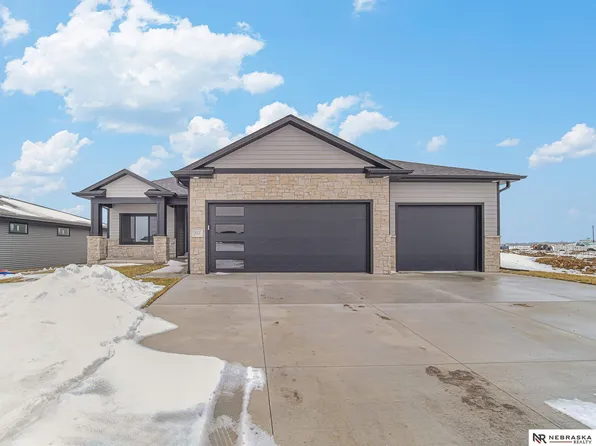 512 N 107th St, Lincoln, NE 68527