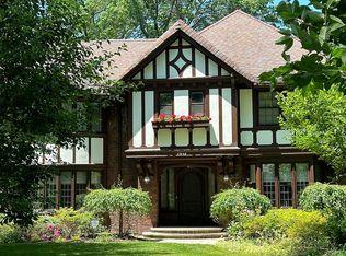 2950 Attleboro Rd, Shaker Heights, OH 44120