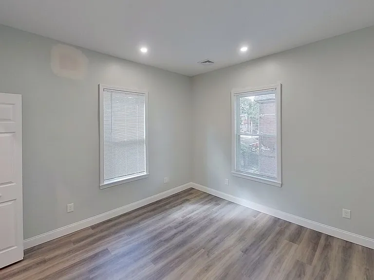 23 Oakwood St #2 — Photo 7