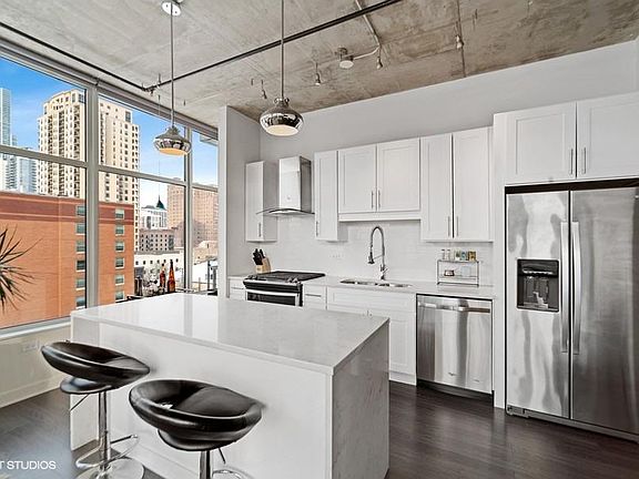 3rd image of 50 E 16th St Unit 601