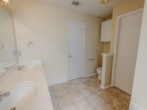 4th image of 350 Howard Way Dr