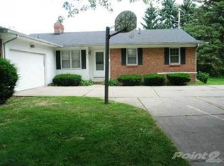 819 Princeton Dr, Lansing, MI 48917