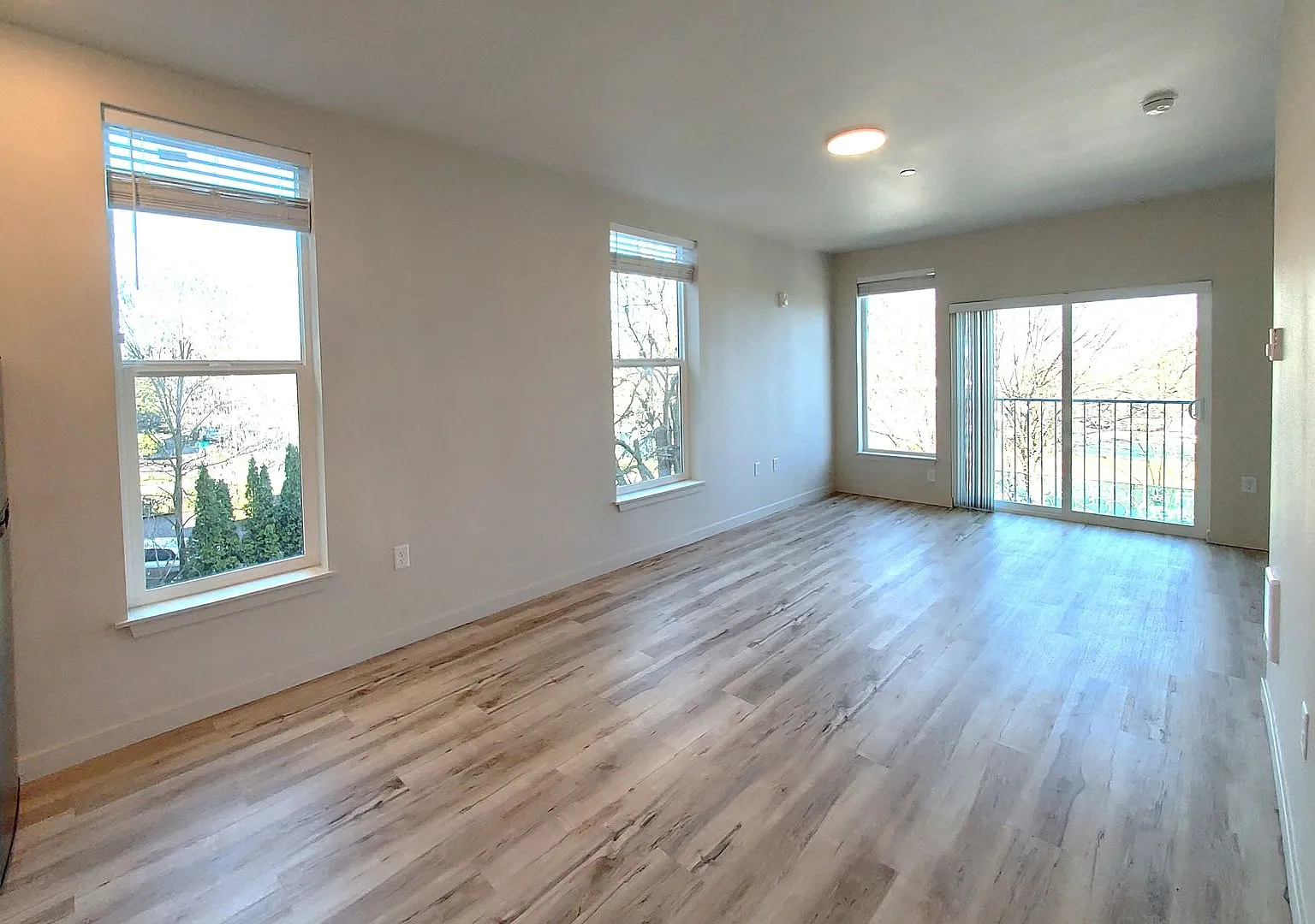 810 Yakima — Photo 4