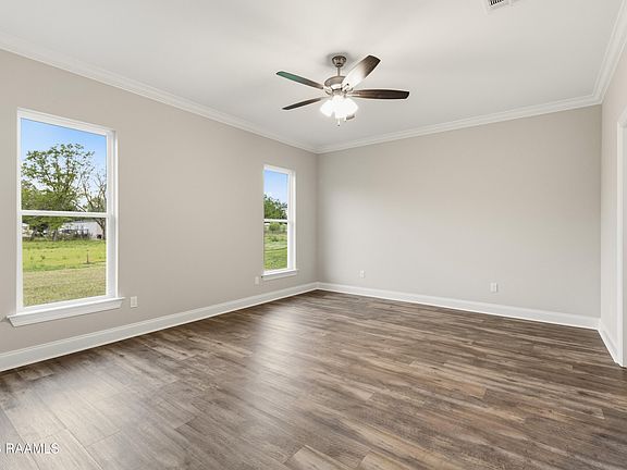 5th image of 125 Crooked Pine Ln