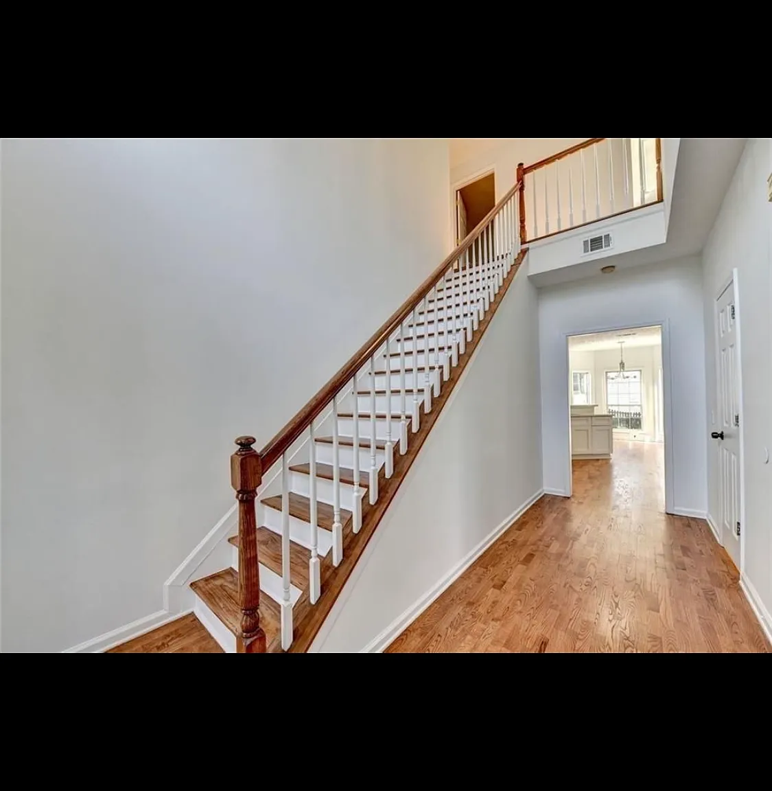 4 bed, 2.5 bath, 2378 sqft, $2,400 — Photo 2