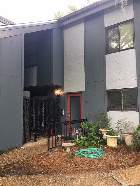 1st image of 2949 Shamrock St N APT 8