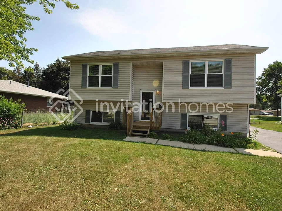 833 N Elmwood Dr