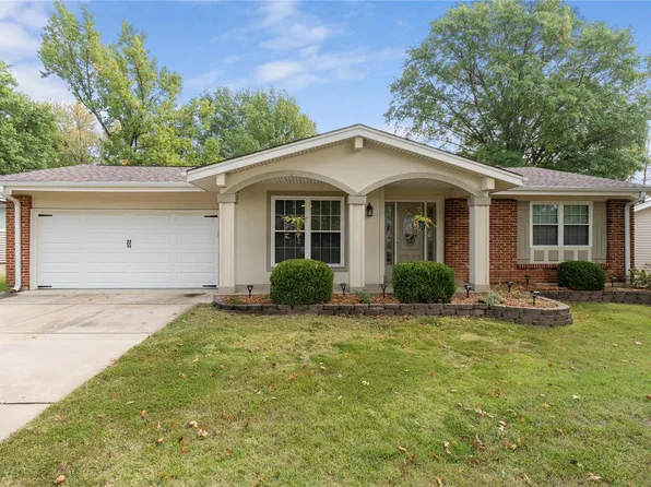 352 Turfwood Dr, Ballwin, MO 63021