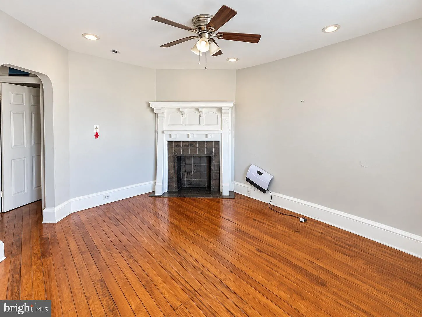 2 bed, 1.0 bath, 1920 sqft, $1,450 — Photo 3