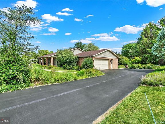 3rd image of 3558 Cimmeron Rd