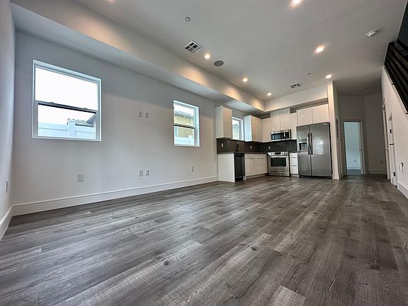 5th image of 5658 Auckland Ave #5658