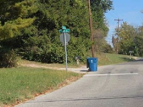 Exterior Neighborhood (street photo)