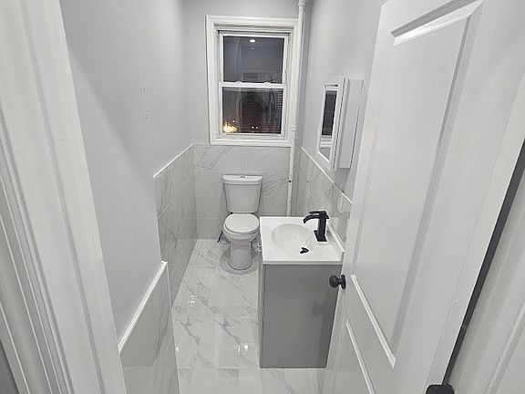 5th image of 10 Schuyler Ave #2F