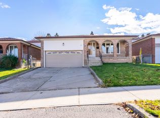 15 Riant St, Toronto, ON M1M 3S8