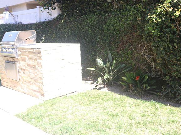 5th image of 370 Avocado St APT 11