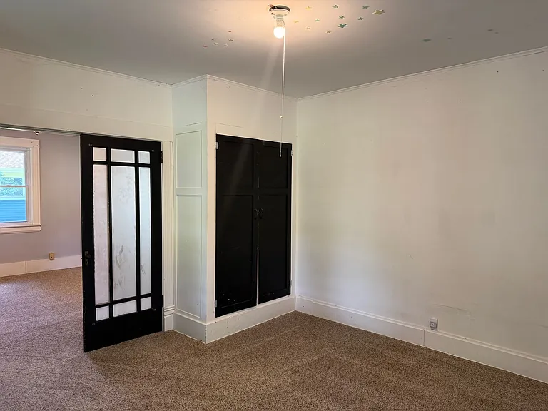 110 E Snow St — Photo 6