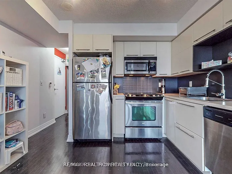 25 Carlton St #701 — Photo 2