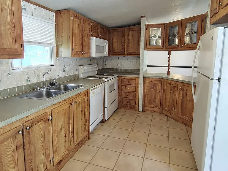 225 Community Dr #2 — Photo 6