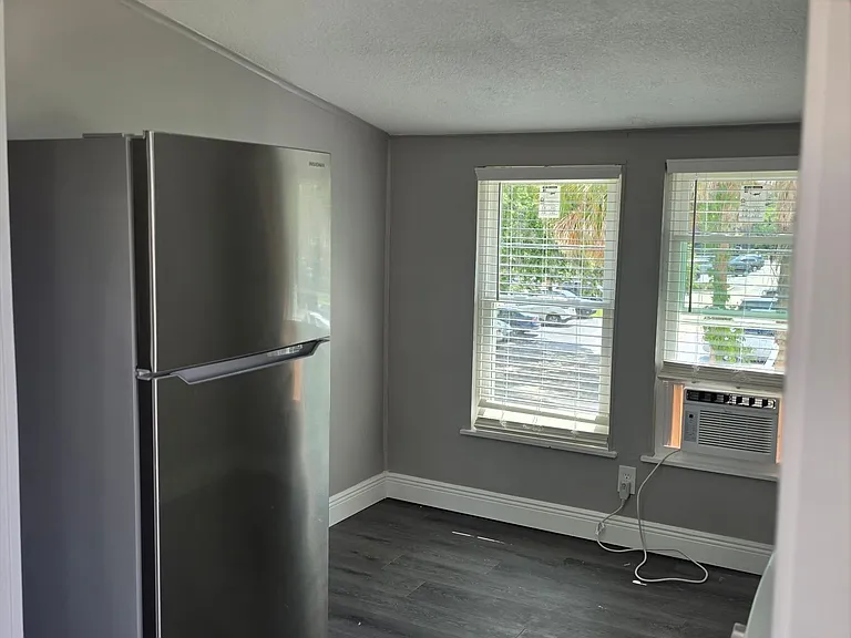 202 Luella Ct — Photo 17