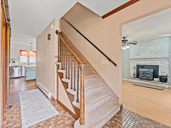 4th image of 1166 Foster Valley Rd
