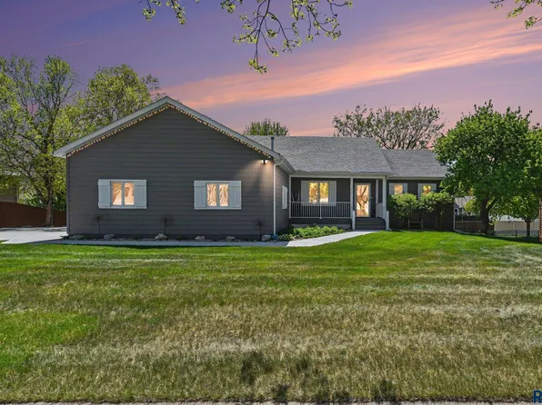 1025 Heritage Dr, Madison, SD 57042