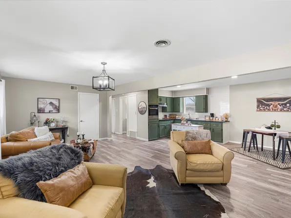 105 W College St, Blooming Grove, TX 76626