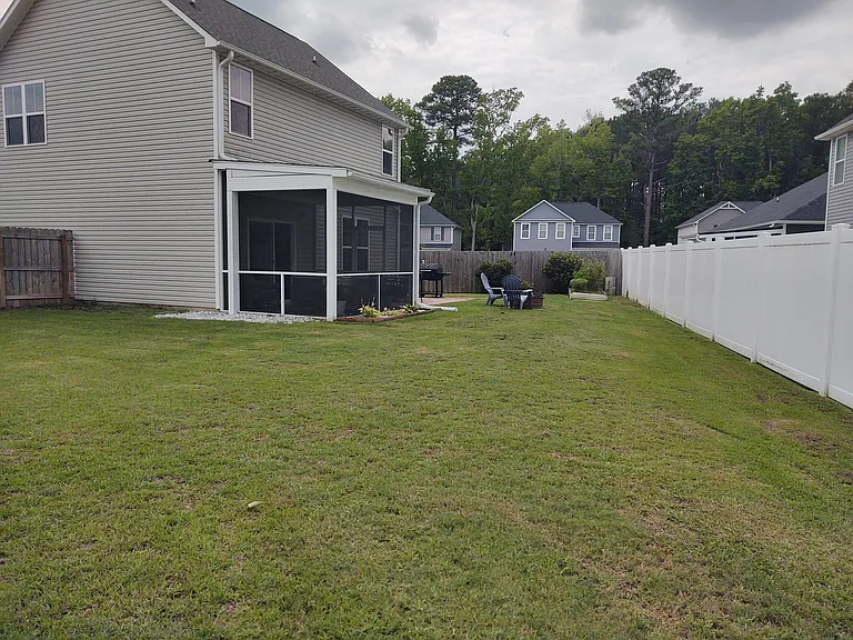 1404 Kinsley Ct NE — Photo 33