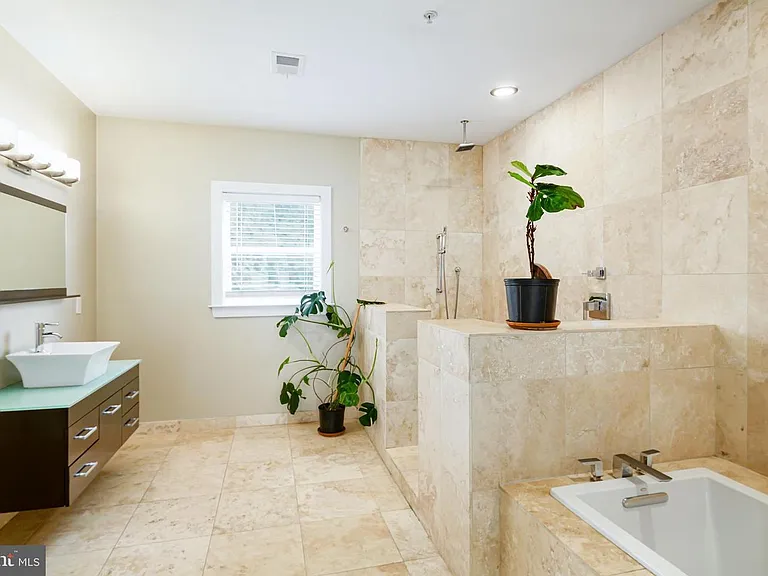 2544 Montrose St — Photo 17