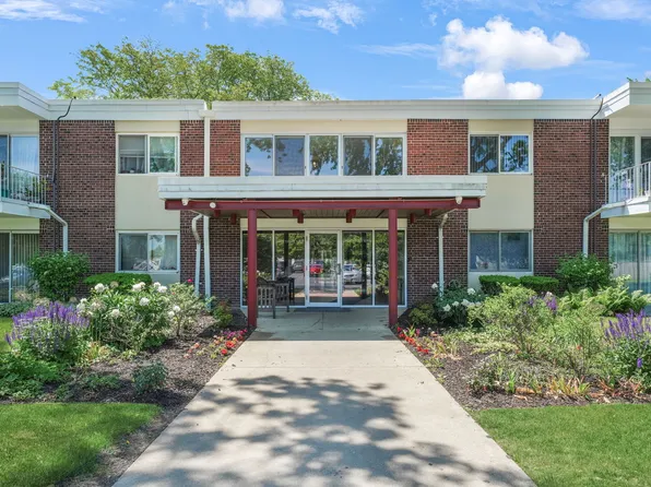127 N Wolf Rd APT 58A, Wheeling, IL 60090