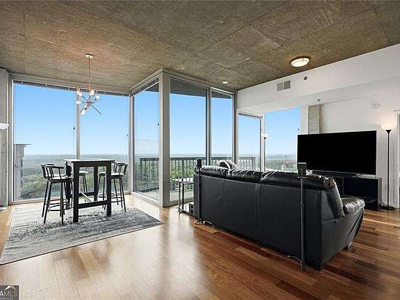4th image of 3324 Peachtree Rd NE Unit 2202