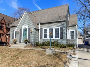 808 E Lake Forest Ave, Whitefish Bay, WI 53217