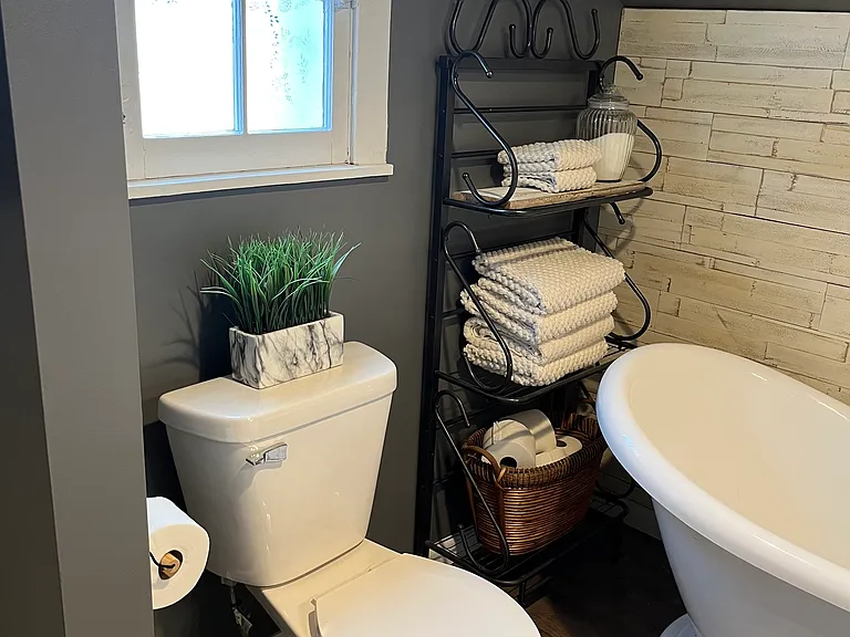2nd floor bathroom