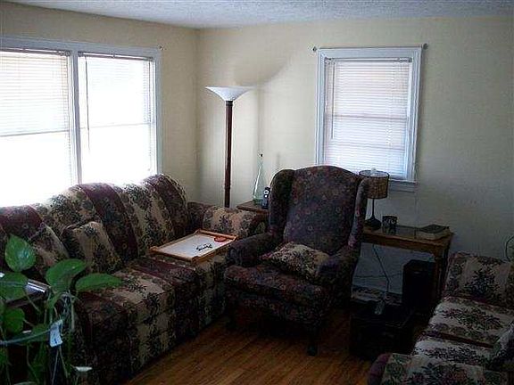 4th image of 325 Upland Ave