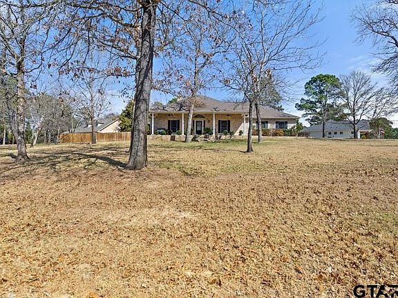 3rd image of 16687 Meadow Crest Dr