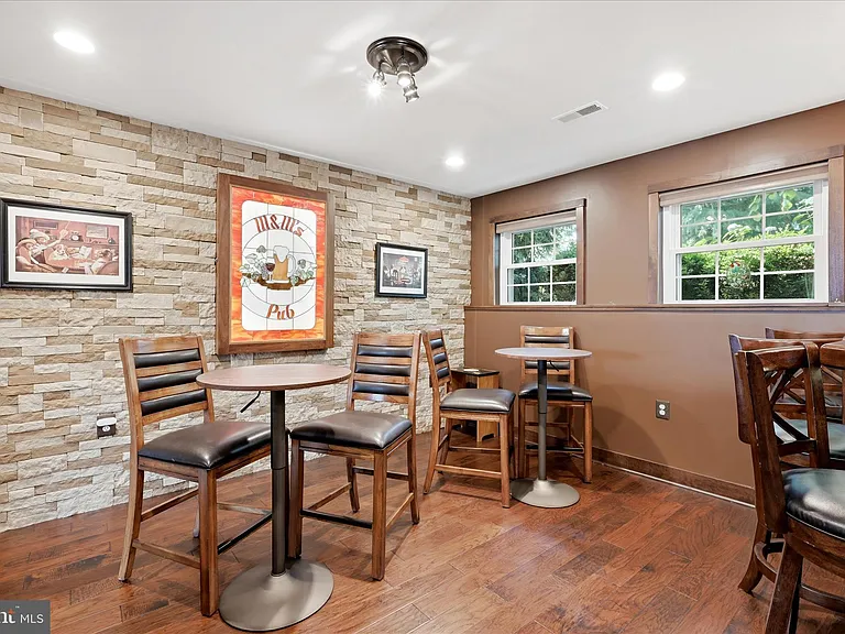 704 Seaton Ct SE — Photo 44