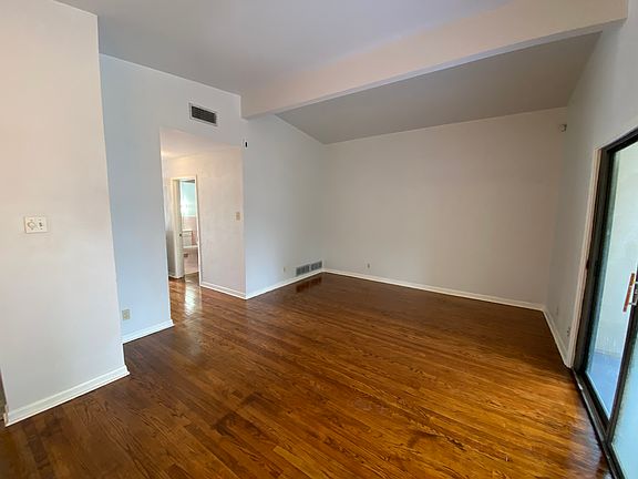 4th image of 242 Fennel Dr
