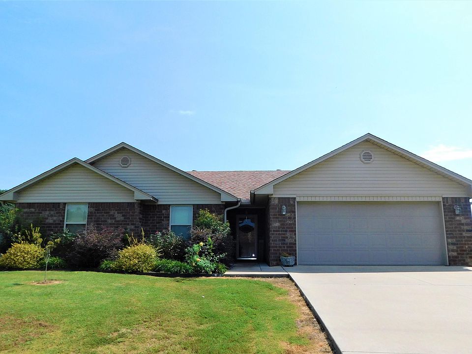 1st image of 110 Country Oak Dr
