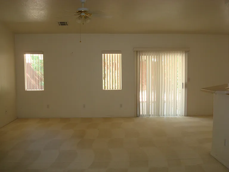 325 Muscat Dr — Photo 5