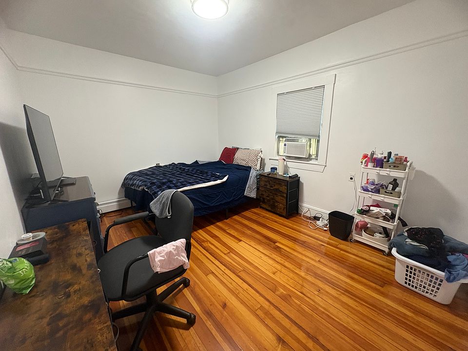 1st image of 14 Gale St Floor 2