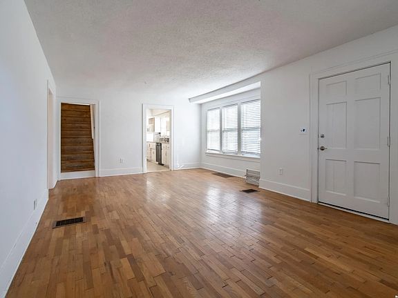 Living Room 1st Photo