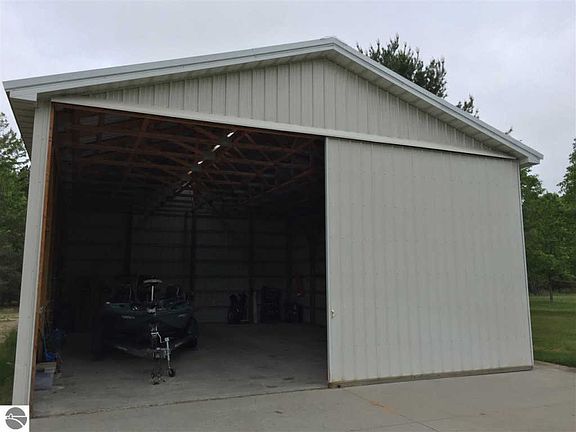 3rd image of 2094 Lakes North Dr