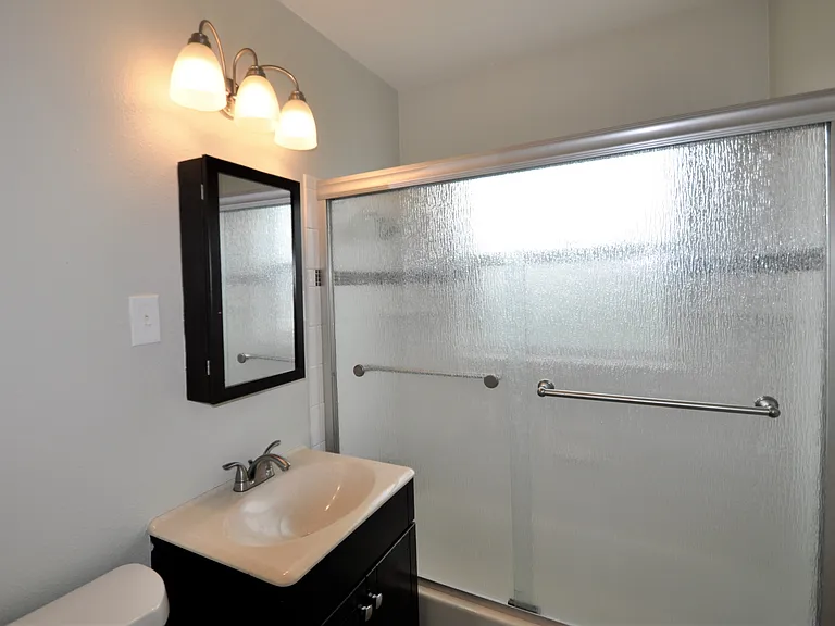 2525 Olive St — Photo 8