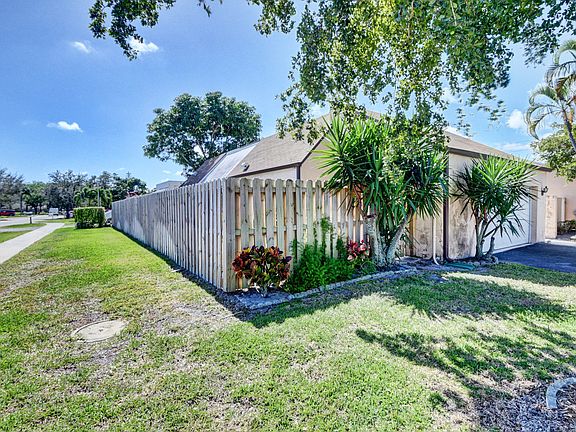 5th image of 2200 NW 10th Pl