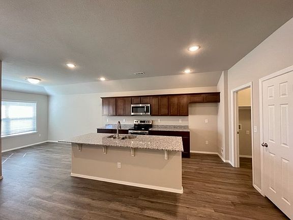 4th image of 513 Ashwood St
