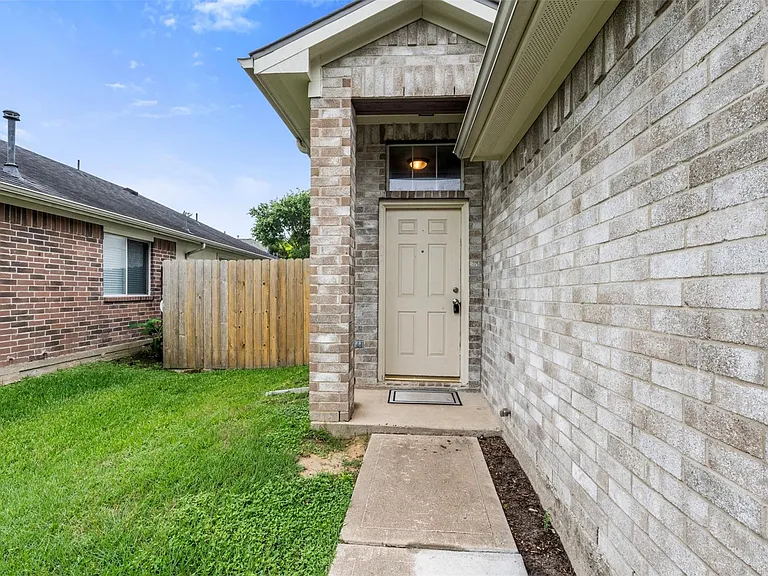 6803 Highwind Bend Ln — Photo 2