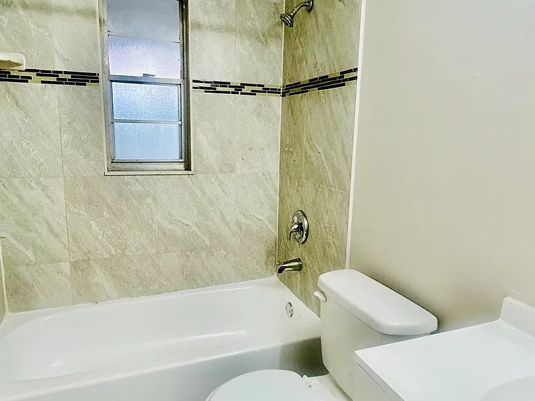 224 SE 16th Pl #4 — Photo 6